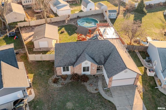 2104 MARIGOLD Drive, Pekin, IL 61554