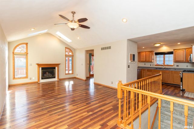 2104 MARIGOLD Drive, Pekin, IL 61554