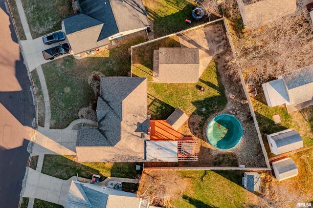 2104 MARIGOLD Drive, Pekin, IL 61554