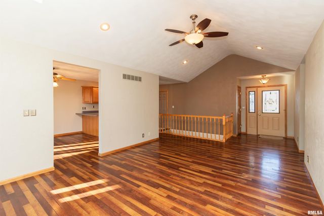 2104 MARIGOLD Drive, Pekin, IL 61554