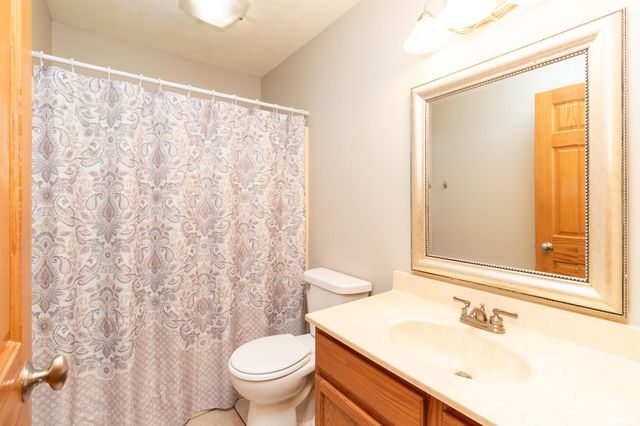 2104 MARIGOLD Drive, Pekin, IL 61554