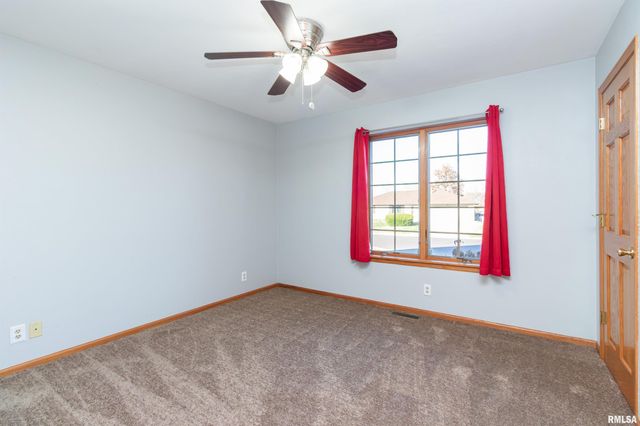 2104 MARIGOLD Drive, Pekin, IL 61554