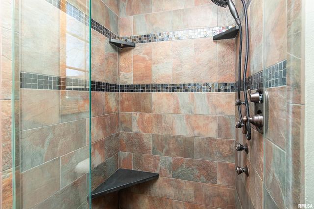 2104 MARIGOLD Drive, Pekin, IL 61554