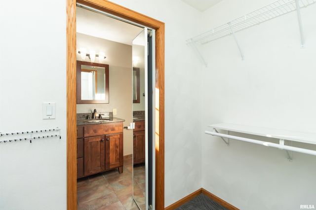 2104 MARIGOLD Drive, Pekin, IL 61554