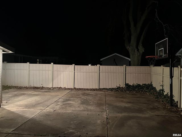 2104 MARIGOLD Drive, Pekin, IL 61554