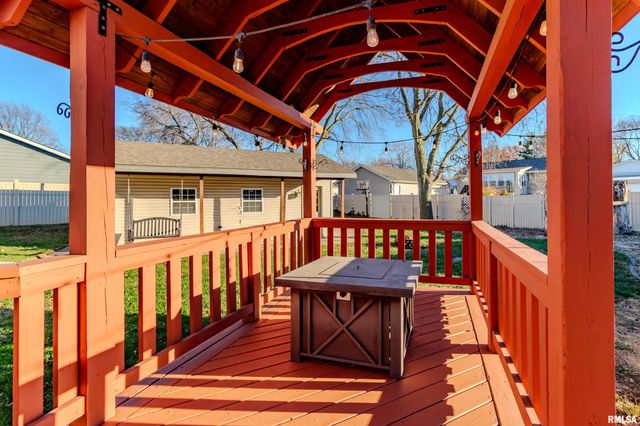 2104 MARIGOLD Drive, Pekin, IL 61554