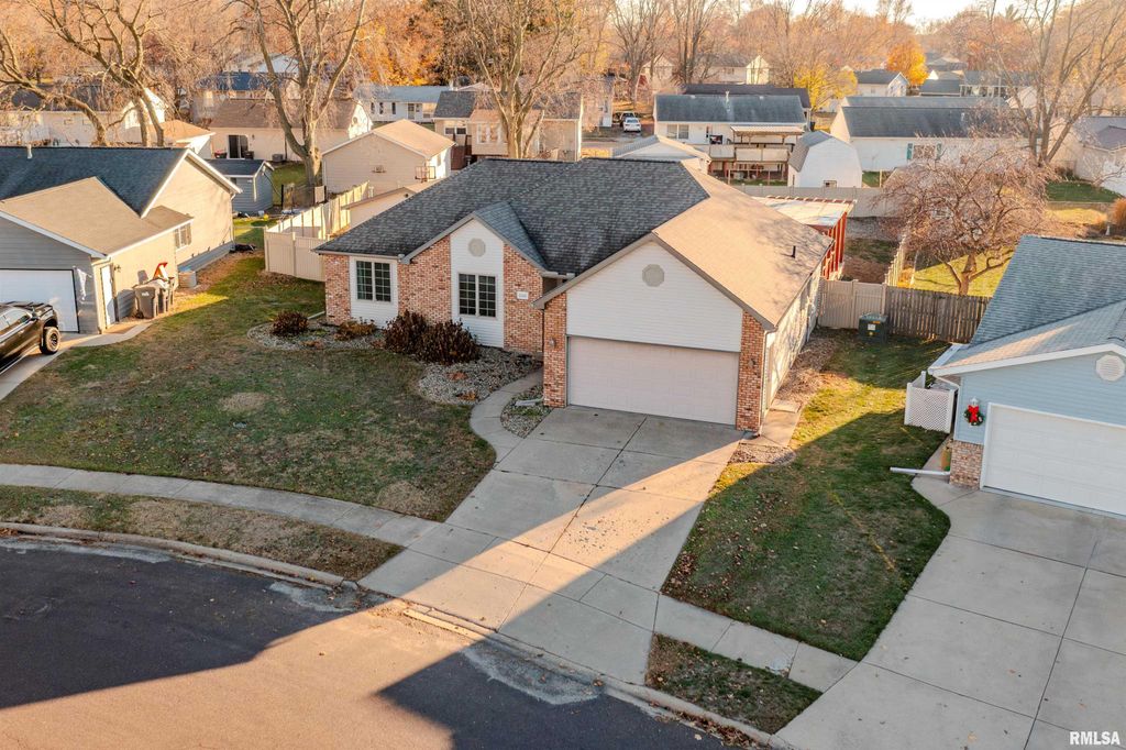 2104 MARIGOLD Drive, Pekin, IL 61554