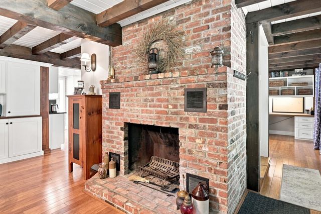 61 Breakneck Rd, Sturbridge, MA 01566