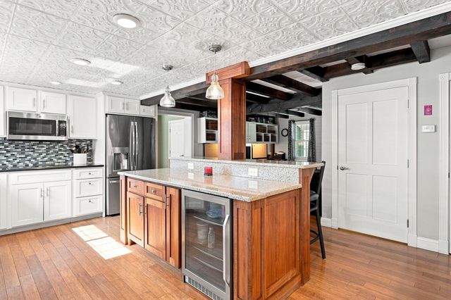 61 Breakneck Rd, Sturbridge, MA 01566