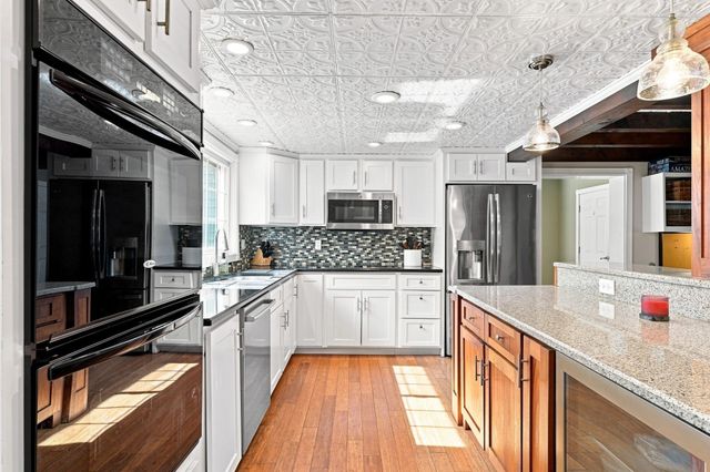 61 Breakneck Rd, Sturbridge, MA 01566