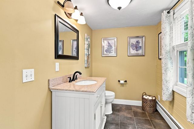 61 Breakneck Rd, Sturbridge, MA 01566
