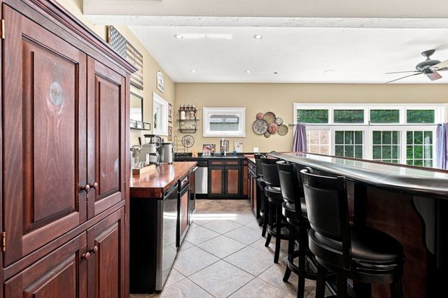 61 Breakneck Rd, Sturbridge, MA 01566