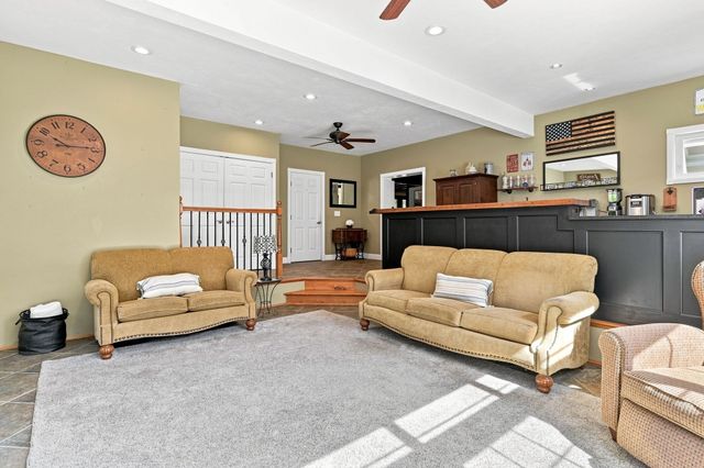 61 Breakneck Rd, Sturbridge, MA 01566