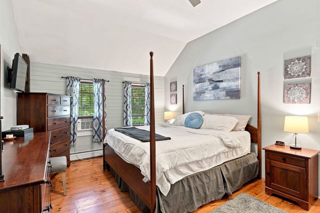 61 Breakneck Rd, Sturbridge, MA 01566