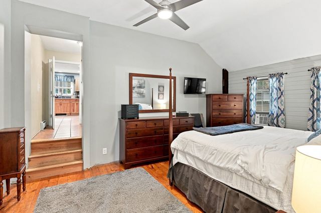 61 Breakneck Rd, Sturbridge, MA 01566