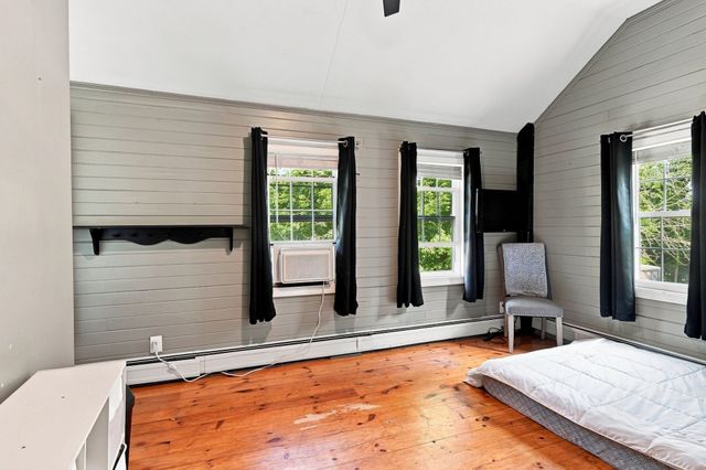 61 Breakneck Rd, Sturbridge, MA 01566