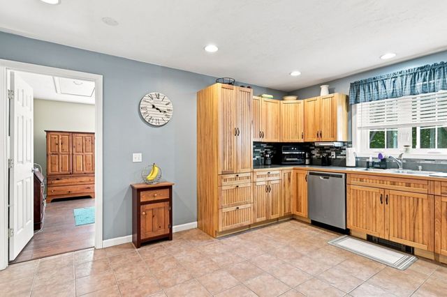 61 Breakneck Rd, Sturbridge, MA 01566