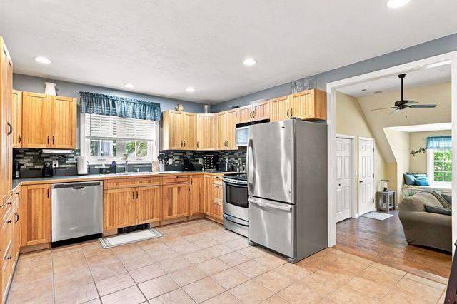 61 Breakneck Rd, Sturbridge, MA 01566