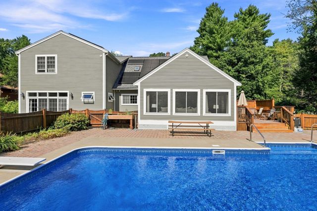 61 Breakneck Rd, Sturbridge, MA 01566