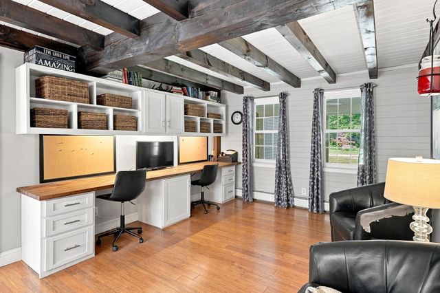 61 Breakneck Rd, Sturbridge, MA 01566