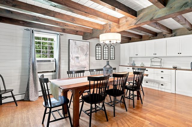 61 Breakneck Rd, Sturbridge, MA 01566