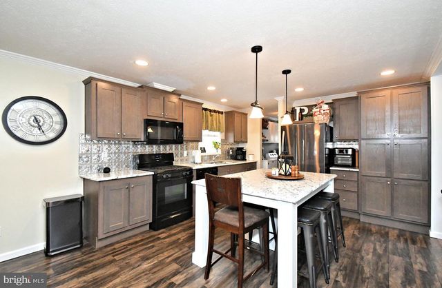 233 HEMLOCK DR, Doylestown, PA 18901