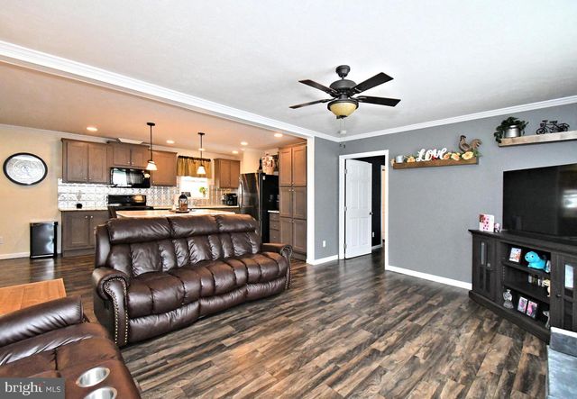 233 HEMLOCK DR, Doylestown, PA 18901