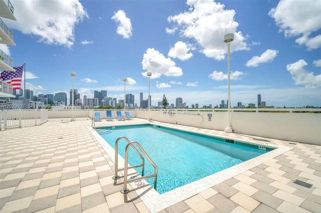 900 SW 8th St 1103, Miami, FL 33130
