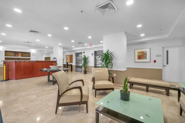 900 SW 8th St 1103, Miami, FL 33130