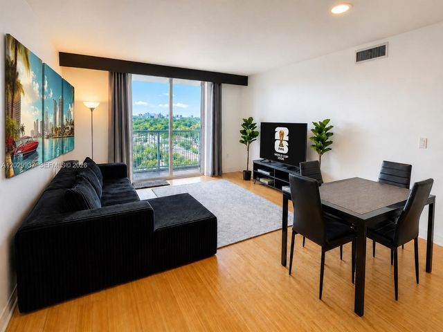 900 SW 8th St 1103, Miami, FL 33130