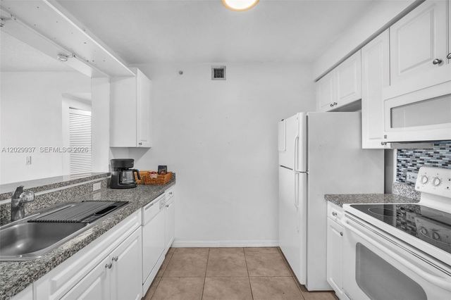 900 SW 8th St 1103, Miami, FL 33130