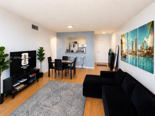 900 SW 8th St 1103, Miami, FL 33130