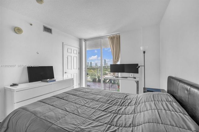 900 SW 8th St 1103, Miami, FL 33130