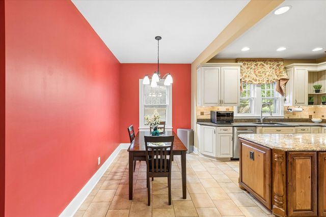 237 Ridgewood Avenue, Davenport, IA 52803