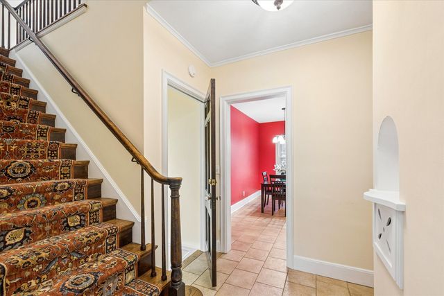 237 Ridgewood Avenue, Davenport, IA 52803