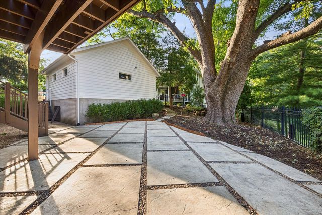 237 Ridgewood Avenue, Davenport, IA 52803