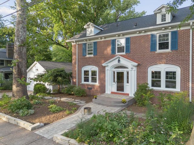 237 Ridgewood Avenue, Davenport, IA 52803