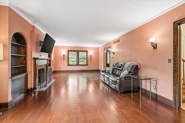 237 Ridgewood Avenue, Davenport, IA 52803