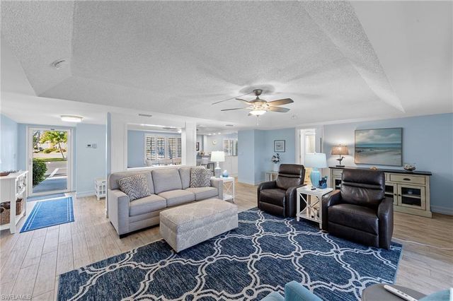 105 Penny LN # 5, Naples, FL 34112