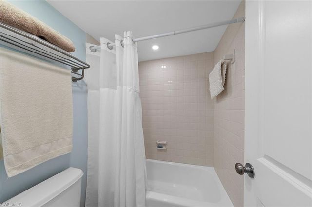 105 Penny LN # 5, Naples, FL 34112