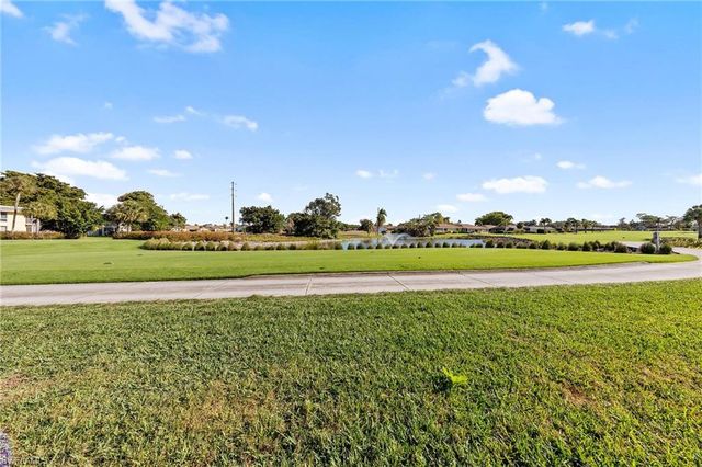 105 Penny LN # 5, Naples, FL 34112