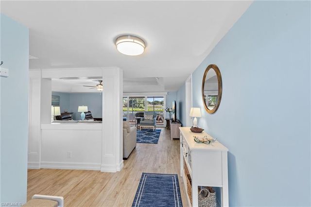 105 Penny LN # 5, Naples, FL 34112