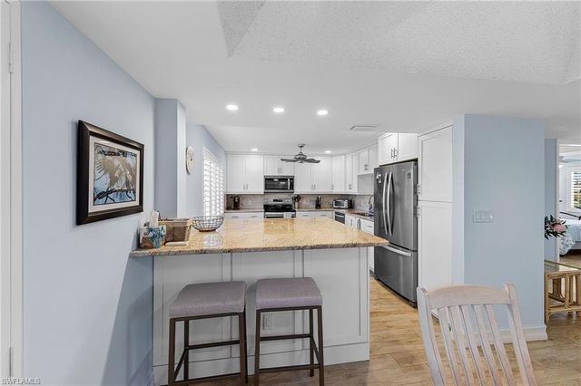 105 Penny LN # 5, Naples, FL 34112