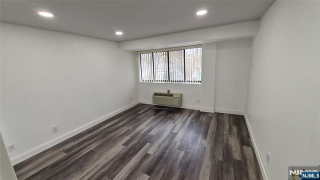55 Clinton Place 304, Hackensack, NJ 07601