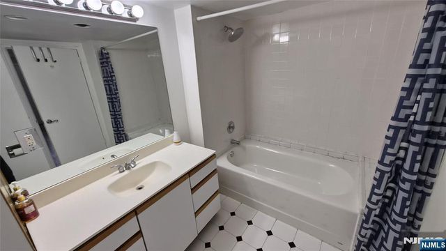 55 Clinton Place 304, Hackensack, NJ 07601