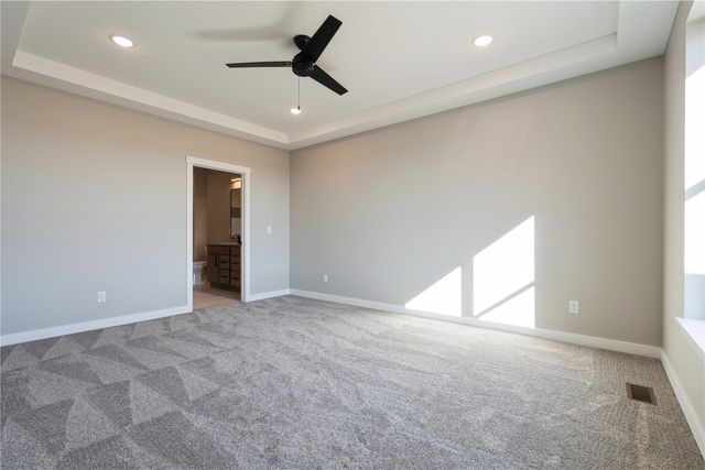 345 Dutch Dr, Robins, IA 52328