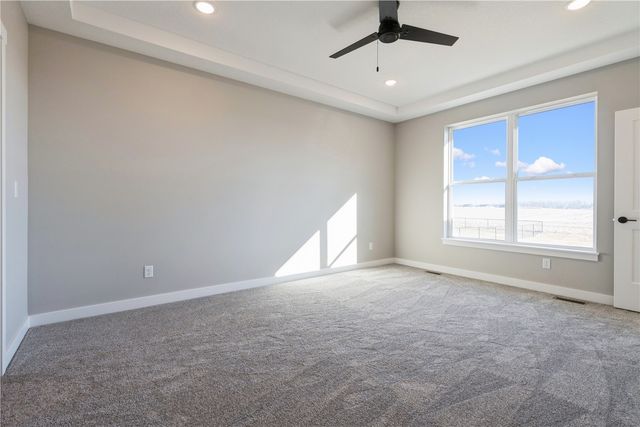 345 Dutch Dr, Robins, IA 52328