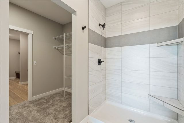 345 Dutch Dr, Robins, IA 52328