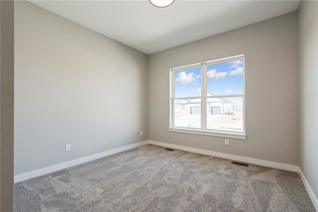 345 Dutch Dr, Robins, IA 52328