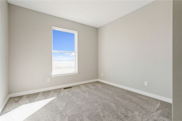 345 Dutch Dr, Robins, IA 52328